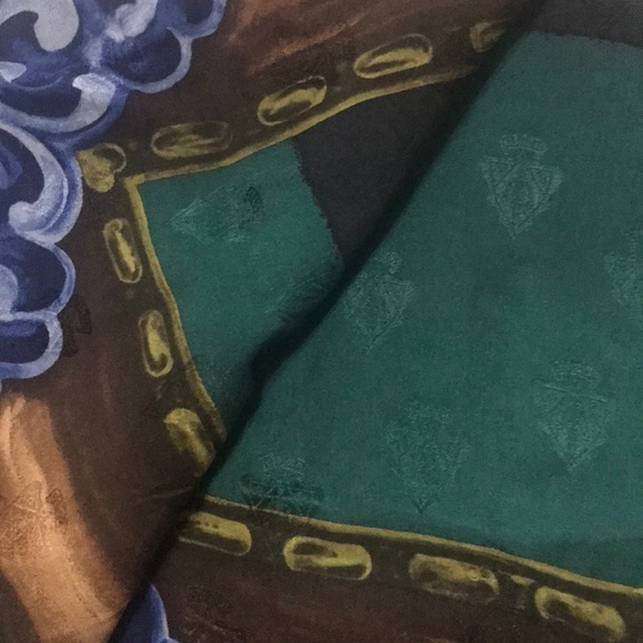 Gucci scarf 53 x 53” - Picture 3 of 3